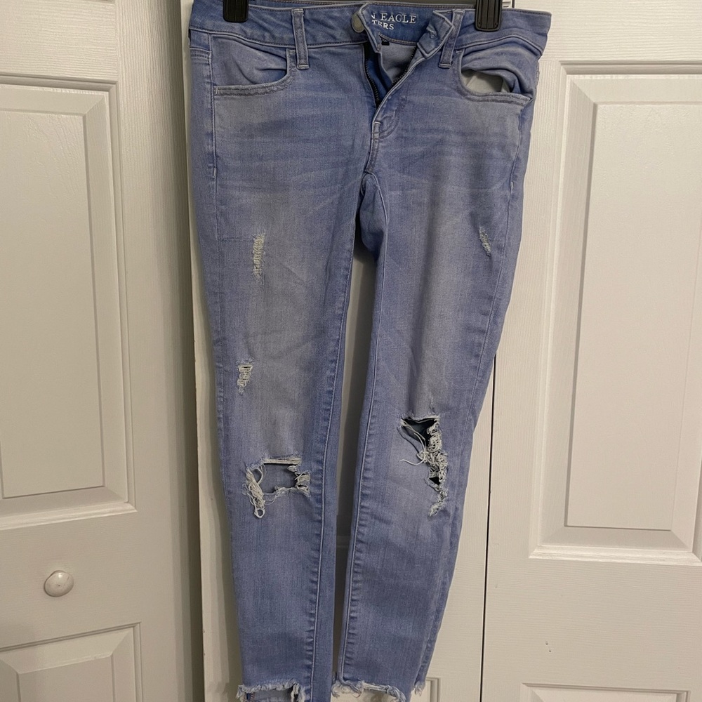 American Eagle, LIKE NEW, stretch jeans! Light wash, size 6.